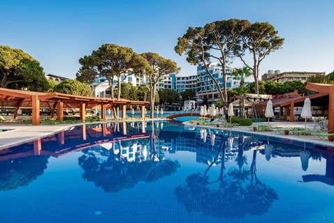 Property building, Pool view, Swimming pool, sunbed