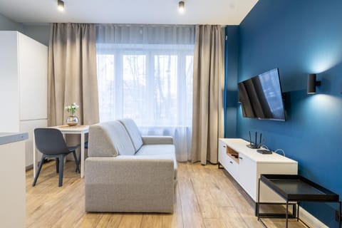 Communal lounge/ TV room, TV and multimedia, Living room, Seating area, Evening entertainment
