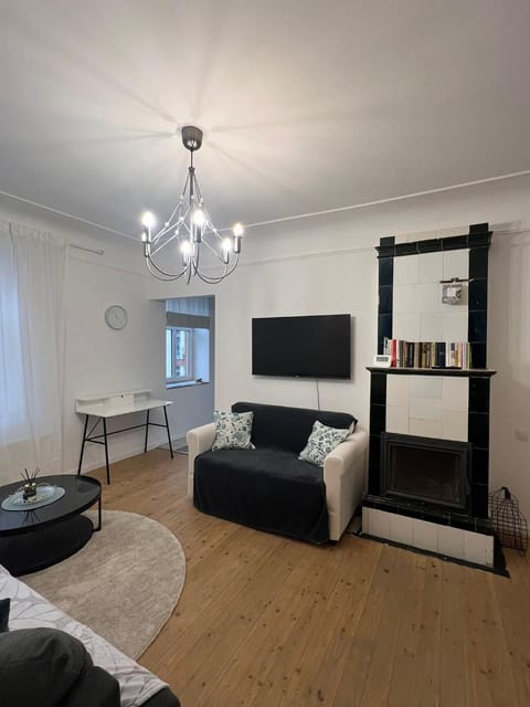 TV and multimedia, Living room, Evening entertainment, fireplace