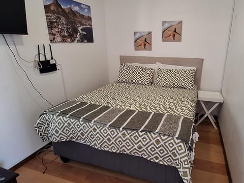 Grey Vine Cottage - Guest Room Bed and Breakfast in Cape Town