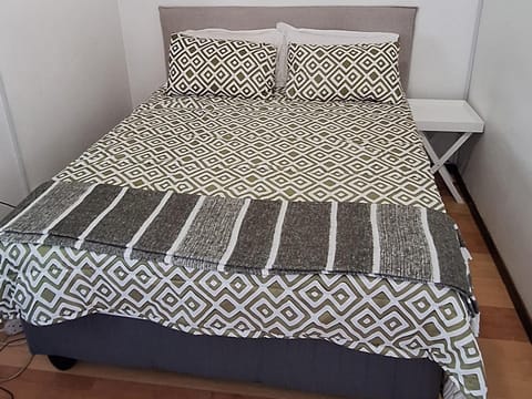 Grey Vine Cottage - Guest Room Bed and Breakfast in Cape Town