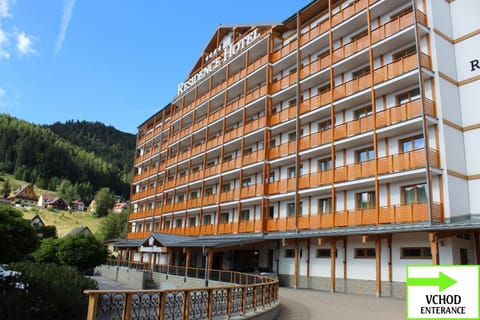 Property building, Facade/entrance, Off site, Natural landscape, Summer, Mountain view
