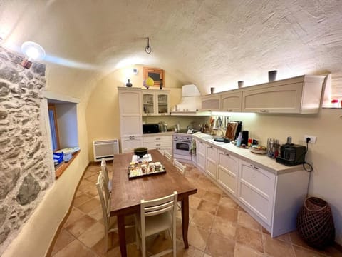 Cottage by the pool with stunning lake view Apartment in Bellano