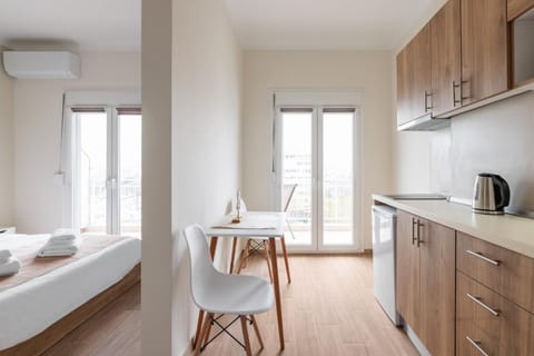 Kitchen or kitchenette, Dining area