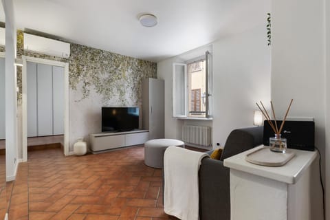 TV and multimedia, Kitchen or kitchenette, Living room, Seating area