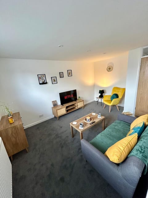 TV and multimedia, Living room, Photo of the whole room, Seating area