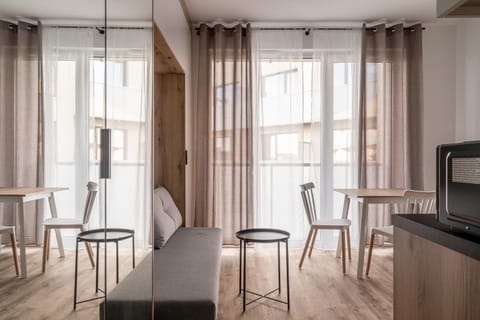 Kitchen or kitchenette, Seating area