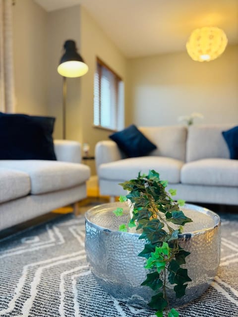 Boru Walk Townhouse -Stylish & Modern Holiday Home House in County Clare