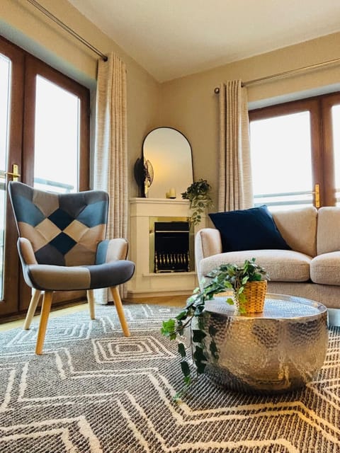 Boru Walk Townhouse -Stylish & Modern Holiday Home House in County Clare