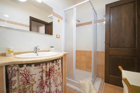 Villa Ginepro con Jacuzzi e Vista Mare Villa in Sardinia