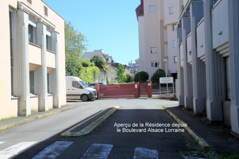 Property building, Day, Street view, Location