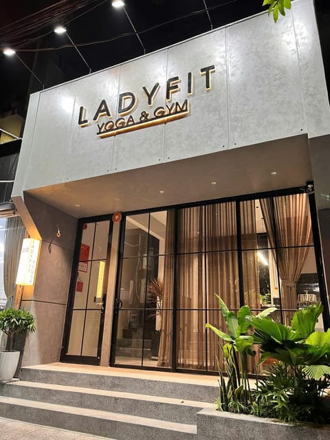 Property building, Facade/entrance, Property logo or sign