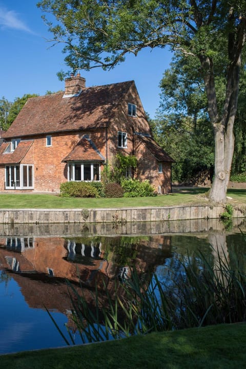 Property building, Garden view, Lake view
