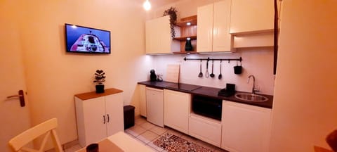 TV and multimedia, Dining area, stove