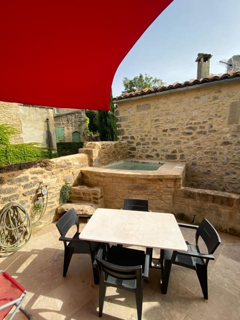 Patio, Day, Dining area, Swimming pool