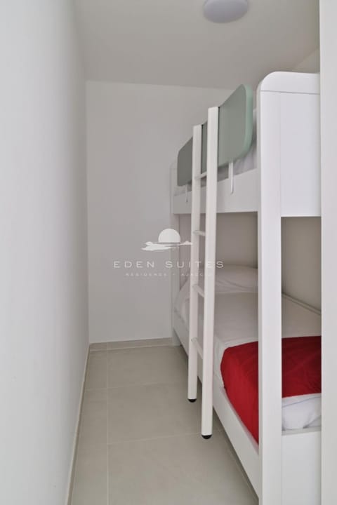 Night, Area and facilities, bunk bed