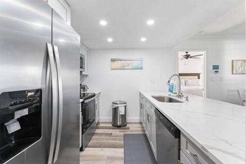 Beachfront 3-Bed I Location! Stunning Sunsets Apartment in Clearwater Beach