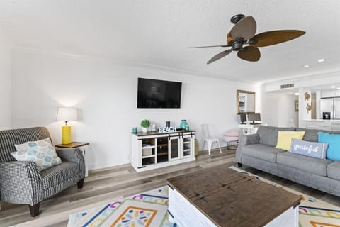 Beachfront 3-Bed I Location! Stunning Sunsets Apartment in Clearwater Beach