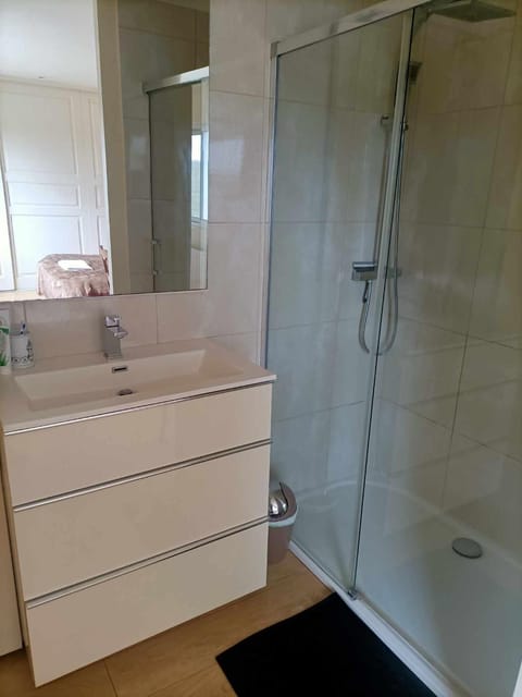 Chambre double 1er etage Vacation rental in Ploemeur