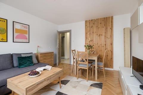 Bed, TV and multimedia, Living room, Seating area, Dining area