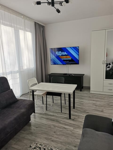 Communal lounge/ TV room, TV and multimedia, Living room, Seating area, Evening entertainment, Bedroom, wardrobe