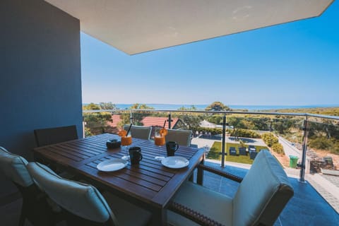 Patio, Day, Natural landscape, View (from property/room), Balcony/Terrace, Seating area, Dining area, Sea view