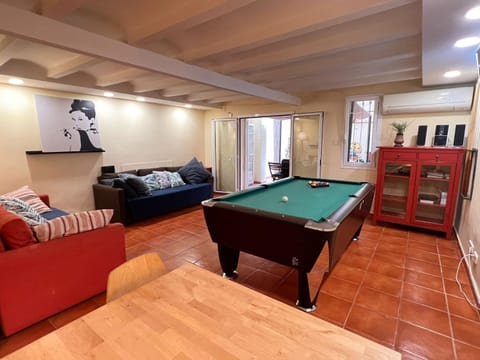 Ramblas Rentals Central Duplex 4BR Terrace Pool Table & Ping Pong Apartment in Barcelona