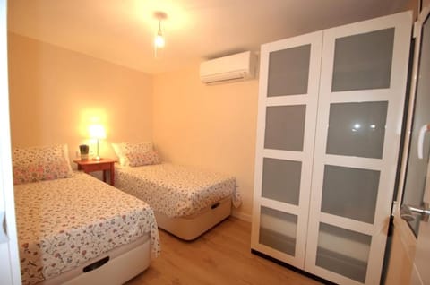 Ramblas Rentals Central Duplex 4BR Terrace Pool Table & Ping Pong Apartment in Barcelona