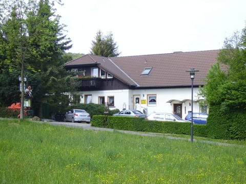 Property building, Day, Natural landscape, Garden view, Parking