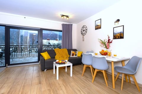 View (from property/room), Balcony/Terrace, Living room, Seating area, Dining area