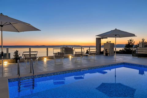 View (from property/room), Sea view, Swimming pool, Swimming pool, Sunset, sunbed