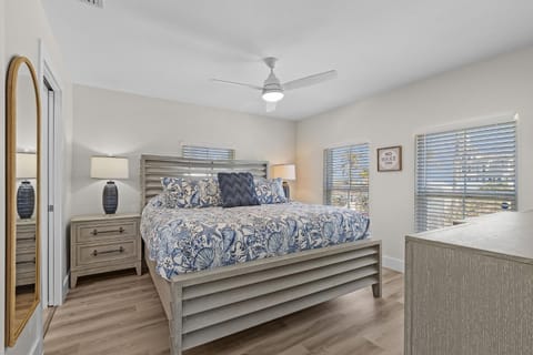 265 Beautiful Canal Front Home, Heated Pool home House in Estero Island