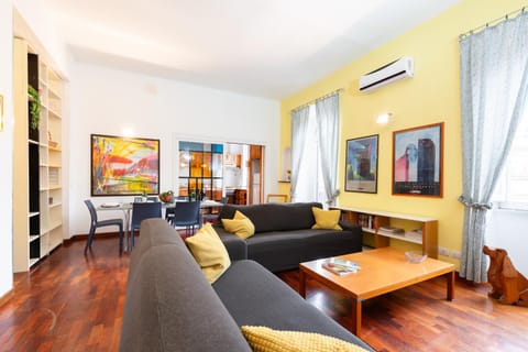 Living room, Dining area, air conditioner