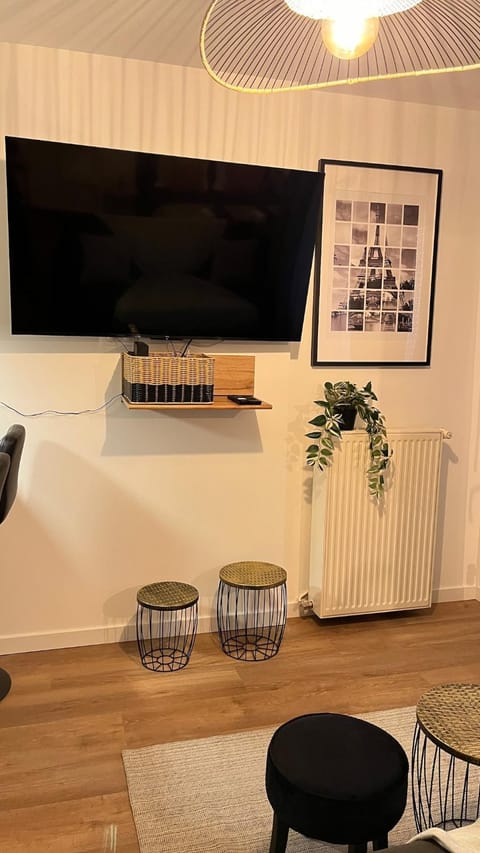 TV and multimedia, Living room, internet