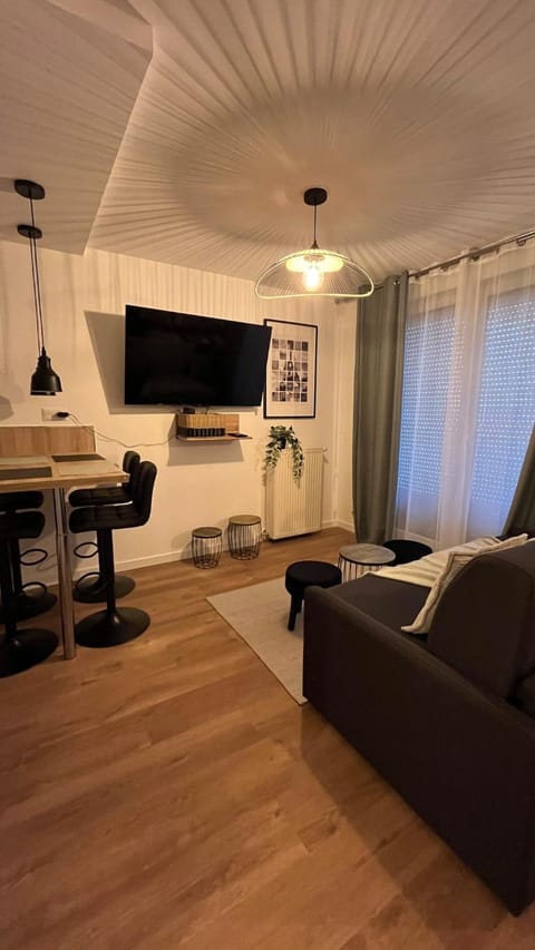 Communal lounge/ TV room, Seating area, Dining area