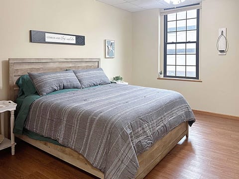 Vibrant 3BR in Heart of Downtown La Crosse Apartment in La Crosse