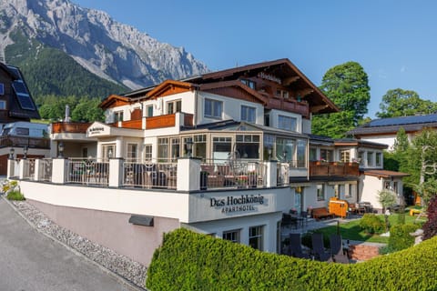 Property building, Garden, Balcony/Terrace