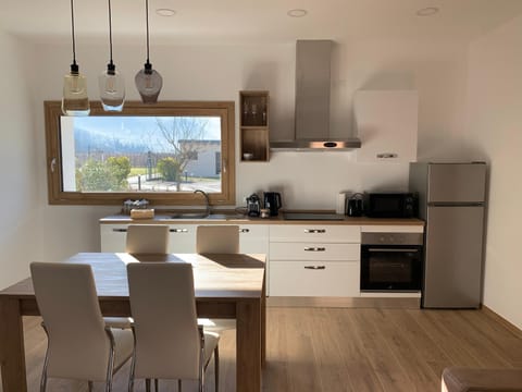 Dining area, pet friendly