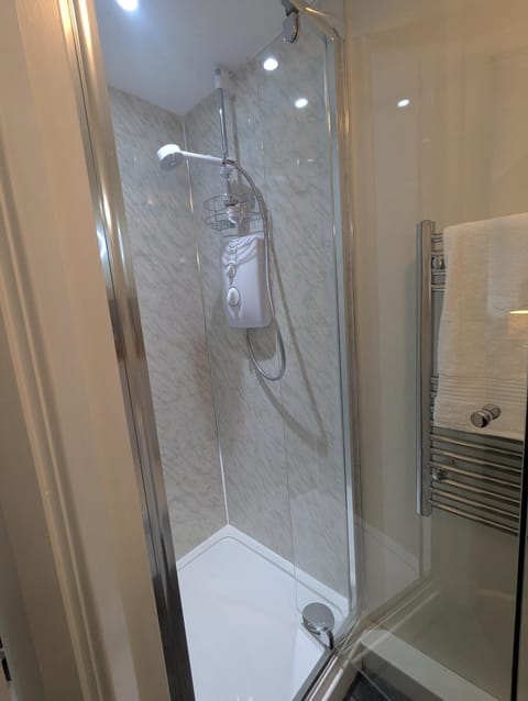 Shower, Bathroom, towels