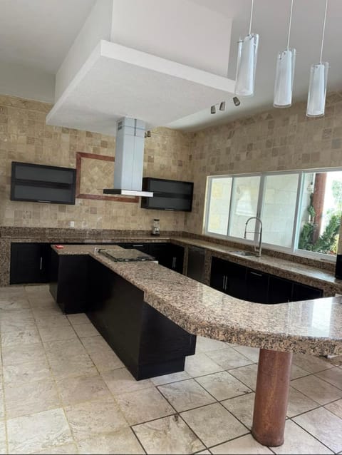 Casa del Árbol House in Jiutepec