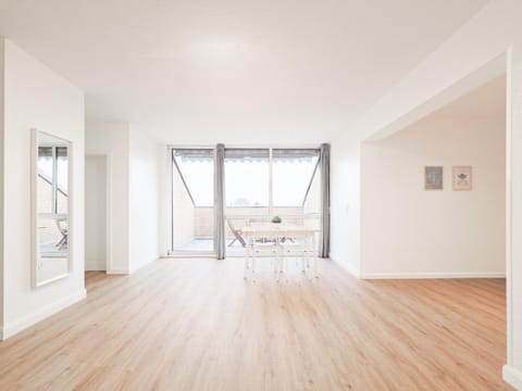 Tolstov Apartments - 5 Room Apartment - Balcony - Kitchen - Washing machine - next to Cologne Apartment in Rhineland-Palatinate