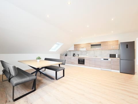 Tolstov Apartments - 5 Room Apartment - Balcony - Kitchen - Washing machine - next to Cologne Apartment in Rhineland-Palatinate