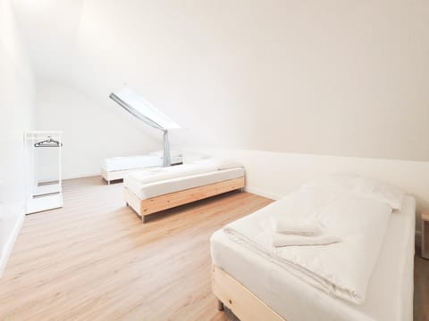 Tolstov Apartments - 5 Room Apartment - Balcony - Kitchen - Washing machine - next to Cologne Apartment in Rhineland-Palatinate