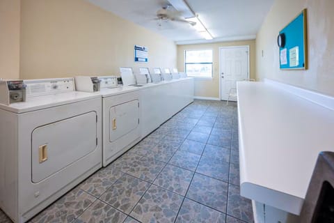 2 BR Condo with Shared Pool and Beach Access Apartment in Okaloosa Island