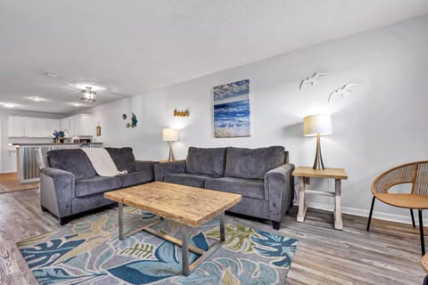 2 BR Condo with Shared Pool and Beach Access Apartment in Okaloosa Island