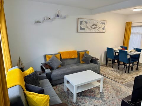 Living room, Seating area, Dining area