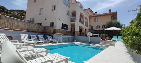 Property building, Pool view, Swimming pool, sunbed