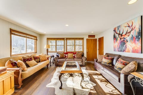 half Mi to Skiing Red River Condo with Free Shuttle! Apartment in Red River