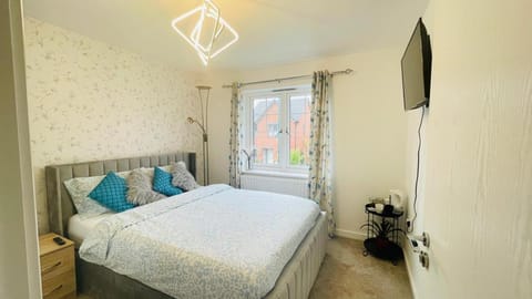 The Guest Nook - Wollaton - Room and Private Bathroom in the house Vacation rental in Nottingham