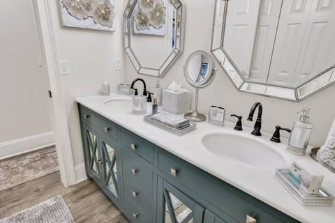 Sandy Springs Retreatpoolhottubking Bed House in Sandy Springs